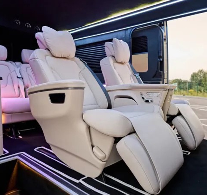Оренда VIP мікроавтобуса з водієм – фото 1